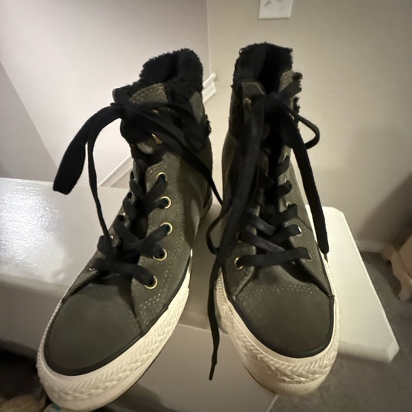 Converse Women Size 7 All Star Hidden Wedge Shoes Olive Green Suede Sherpa - Picture 8 of 12